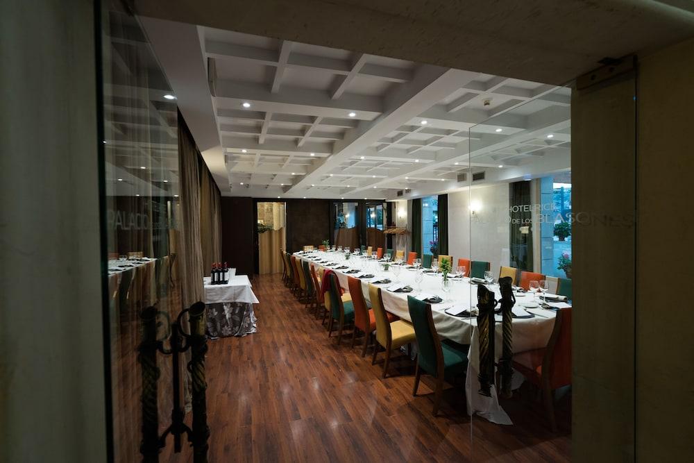 Rice Palacio De Los Blasones Burgo Εξωτερικό φωτογραφία